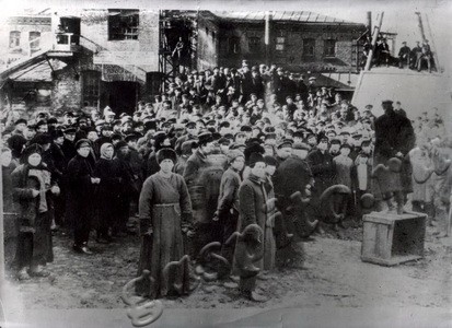 Подробнее о статье Митинг рабочих завода «Ревтруд» (Ед.хр. 3257)