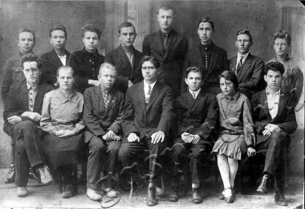 Подробнее о статье Члены комсомольского бюро завода «Ревтруд» (Ед.хр. 3259)