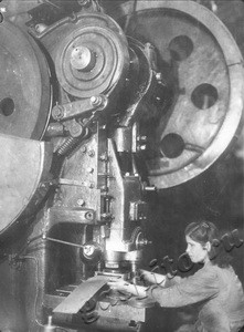 Подробнее о статье Сложная штамповка на заводе «Ревтруд» (Ед.хр. 3286)