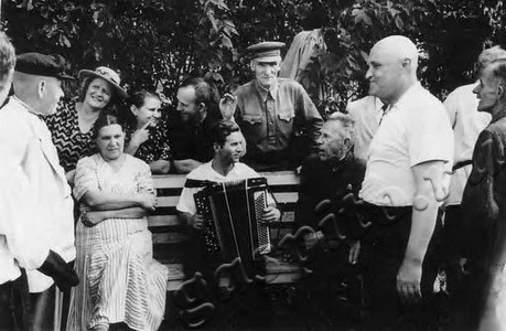 Подробнее о статье Ветераны партии, комсомола завода «Ревтруд», работники партийного архива, сотрудники краеведческого музея на отдыхе (Ед.хр. 3288)