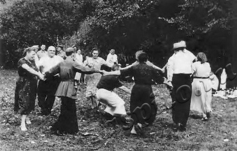 Подробнее о статье Ветераны партии, комсомола завода «Ревтруд», работники партийного архива, сотрудники краеведческого музея на отдыхе (Ед.хр. 3289)