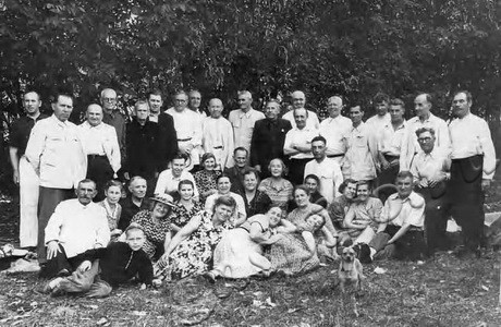 Подробнее о статье Ветераны партии, комсомола завода «Ревтруд», работники партийного архива, сотрудники краеведческого музея на отдыхе (Ед.хр. 3294)