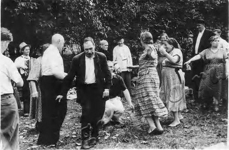 Подробнее о статье Ветераны партии, комсомола завода «Ревтруд», работники партийного архива, сотрудники краеведческого музея на отдыхе (Ед.хр. 3296)