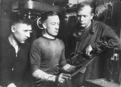 Подробнее о статье Бригада цеха № 16 завода «Ревтруд», борющаяся за звание «Бригада коммунистического труда» (Ед.хр. 3311)