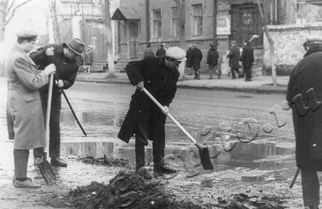 Подробнее о статье Рабочие завода «Ревтруд» на коммунистическом субботнике (Ед.хр. 3317)