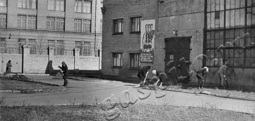 Подробнее о статье Рабочие Тамбовского механического завода на субботнике (Ед.хр. 3343)