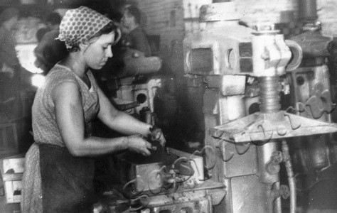 Подробнее о статье Формовщица Тамбовского механического завода, депутат областного совета Н.В.Попова (Ед.хр. 3347)