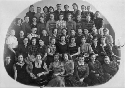 Подробнее о статье Бригада коммунистического труда пошивочного цеха № 5 Тамбовской швейной фабрики. Мастер О.Ф.Буданцева (Ед.хр. 3349)