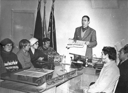 Подробнее о статье Работники Тамбовского аграрно-промышленного объединения знакомятся с Конституцией СССР (Ед.хр. 3411)