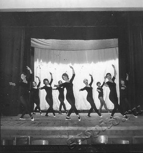 Подробнее о статье Репетиция танцевального коллектива культурно-просветительного училища (Ед.хр. 3528)