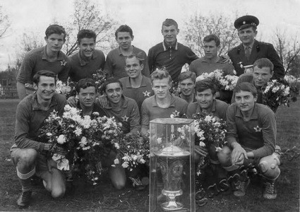 Подробнее о статье Футбольная команда Тамбовского военного авиационно-технического училища, обладатель кубка СССР 1965 г. среди коллективов физкультуры (Ед.хр. 3551)