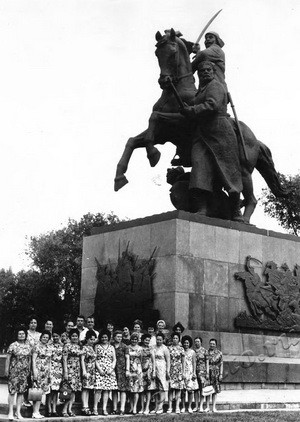 Подробнее о статье Участники семинара хранителей фондов партийных архивов (Ед.хр. 3635)