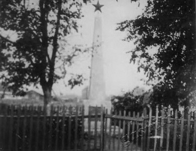 Подробнее о статье Обелиск погибшим в боях за Советскую власть на ст.Селезни (Ед.хр. 3649)