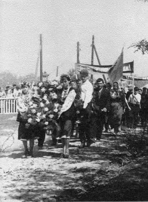 Подробнее о статье Открытие памятника участнику Великой Отечественной войны Алексею Дмитриевичу Шмелеву (Ед.хр. 3655)