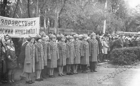 Подробнее о статье Митинг молодежи г.Тамбова, посвященный закладке земли из города-героя Тулы у монумента «Вечная слава» (Ед.хр. 3672)