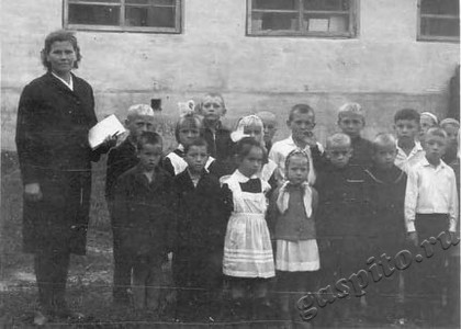 Подробнее о статье Праздник «Здравствуй, школа!» в Никифоровской средней школе (Ед.хр. 3771)