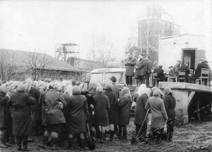 Подробнее о статье Митинг перед началом коммунистического субботника на Инжавинском элеваторе (Ед.хр. 3779)