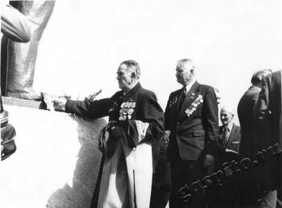 Подробнее о статье Встреча ветеранов партии, войны и труда с членами бюро Инжавинского РК КПСС, посвященная 40-летию победы в Великой Отечественной войне (Ед.хр. 3788)