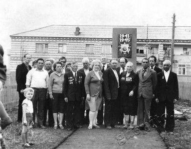 Подробнее о статье Участники встречи ветеранов партийной организации ПМК-114, посвященной 40-летию победы в Великой Отечественной войне (Ед.хр. 3789)