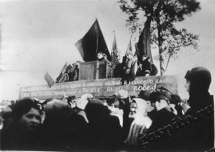 Подробнее о статье Митинг, посвященный обсуждению Конституции СССР на стадионе «Красный Боевик» (Ед.хр. 3946)