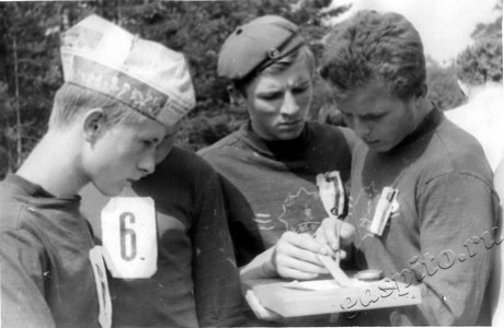 Подробнее о статье Областной слет туристов, посвященный 50-летию ВЛКСМ. Старт соревнований по спортивному ориентированию (Ед.хр. 3951)