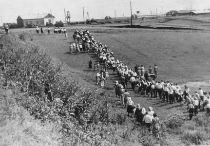 Подробнее о статье Шествие юных туристов к обелиску славы котовцев (Ед.хр. 3954)