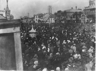 Подробнее о статье Участники первомайской демонстрации (Ед.хр. 3965)