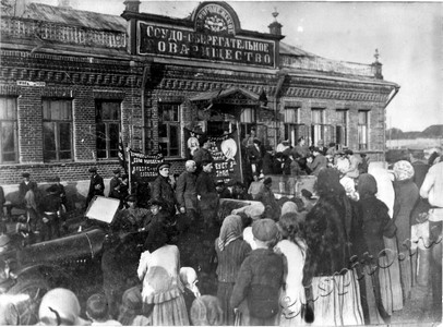 Подробнее о статье Митинг крестьян с.Заворонежское в поддержку Советской власти. Общий вид (Ед.хр. 3966)