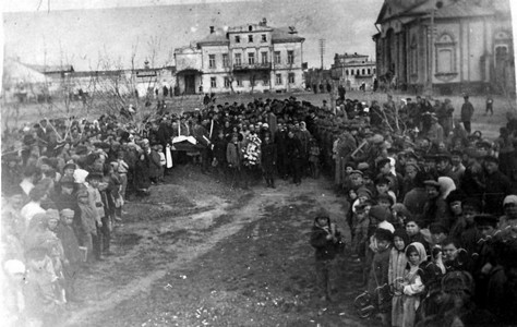 Подробнее о статье Бойцы 6-го особого назначения Козловского батальона на похоронах коммунара 2-ой роты А.Артемова (Ед.хр. 3969)