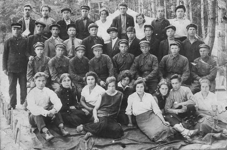 Подробнее о статье Делегаты 1-го Глазковского районного съезда Советов (Ед.хр. 3977)