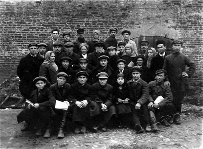 Подробнее о статье Участники первого окружного совещания селькоров-колхозников, проведенного редакцией окружной газеты «Наша правда» (Ед.хр. 3981)