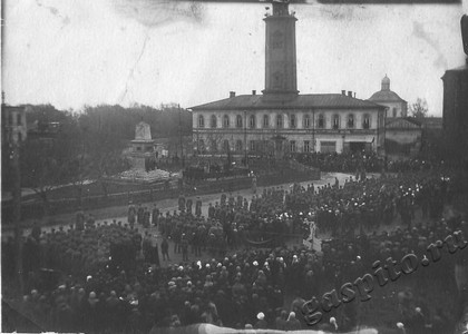 Подробнее о статье Участники первомайской демонстрации (Ед.хр. 3987)