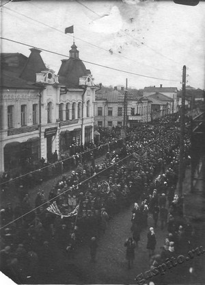 Подробнее о статье Участники первомайской демонстрации (Ед.хр. 3988)