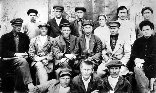 Подробнее о статье Рабочие Глазковского махорсовхоза (Ед.хр. 3997а)