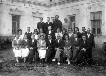 Подробнее о статье Педагогический коллектив Глазковской средней школы (Ед.хр. 3998)