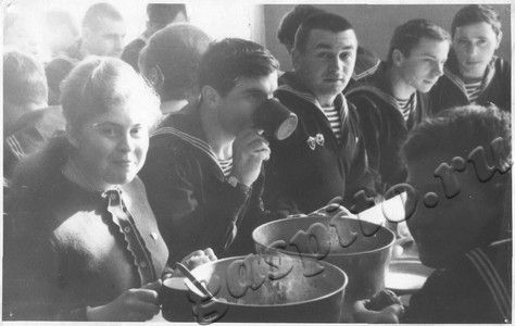 Подробнее о статье Студенты МГПИ в гостя у моряков-балтийцев (Ед.хр. 4025)