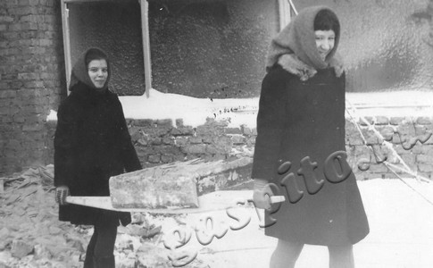 Подробнее о статье Комсомольский субботник на заводе «Прогресс» (Ед.хр. 4054)