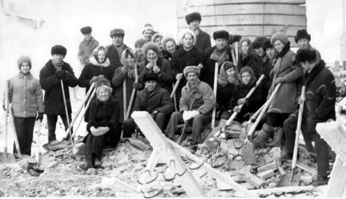 Подробнее о статье Комсомольский субботник на заводе «Прогресс» (Ед.хр. 4055)