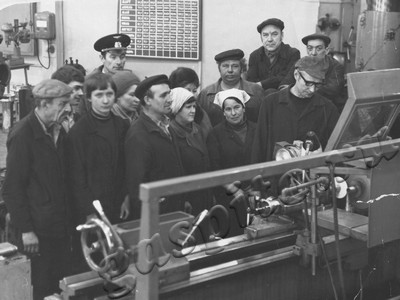 Подробнее о статье Обмен передовым опытом в ремонтно-монтажном цехе локомотиворемонтного завода (Ед.хр. 4081)