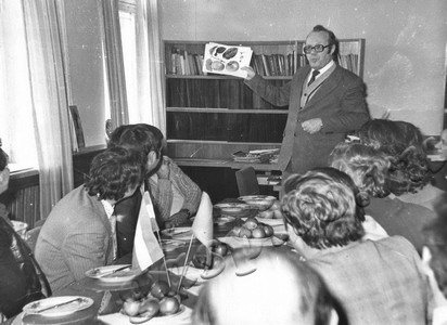 Подробнее о статье Посещение комсомольской делегацией области Толна (ВНР) ЦГЛ им. И.В.Мичурина (Ед.хр. 4095)