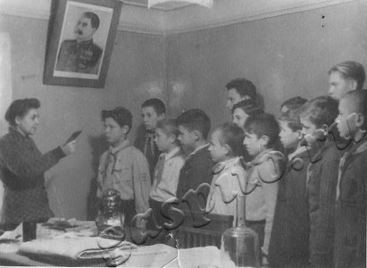 Подробнее о статье Встреча секретаря Шульгинского РК ВЛКСМ с пионерами (Ед.хр. 4162)