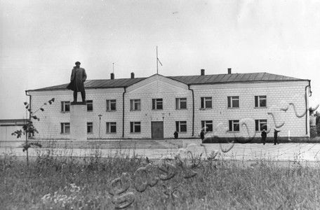 Подробнее о статье Здание райисполкома на площади им. В.И.Ленина (Ед.хр. 4170)