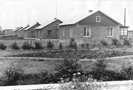 Подробнее о статье Жилые дома колхозников и специалистов колхоза «Дружба» (Ед.хр. 4178)