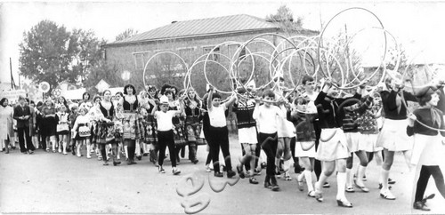 Подробнее о статье Парад правофланговых пионерских отрядов, посвященный Дню пионерии (Ед.хр. 4182)