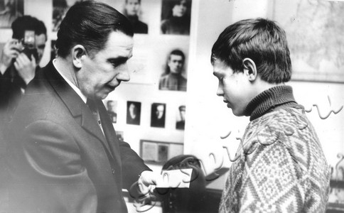 Подробнее о статье Вручение комсомольских билетов работникам колхоза «Ударник» (Ед.хр. 4296)