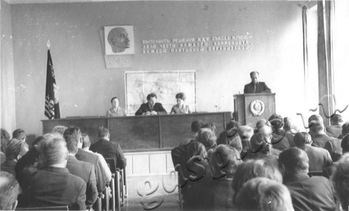 Подробнее о статье Семинар пропагандистов, посвященный обсуждению материалов 7-ой сессии Верховного Совета СССР и новой советской Конституции (Ед.хр. 4300)