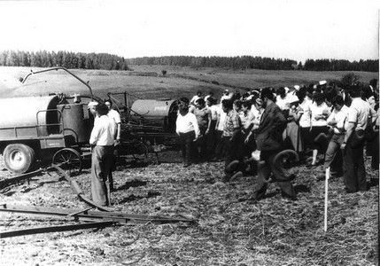Подробнее о статье Районный семинар по вспашке зяби в колхозе «Буревестник» (Ед.хр. 4322)