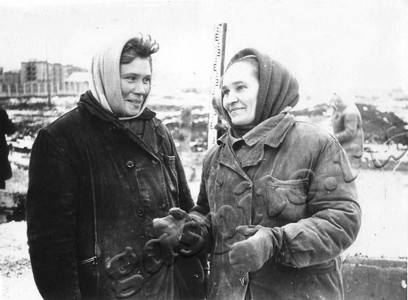 Подробнее о статье Строители на закладке первого камня Дома культуры (Ед.хр. 4395)