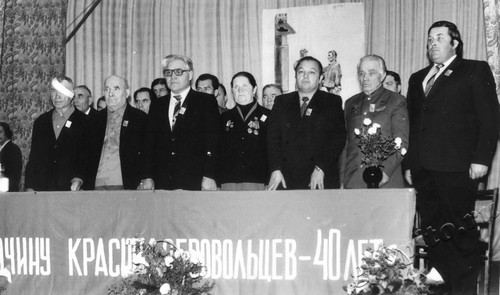 Подробнее о статье Торжественное собрание, посвященное 40-летию почина по сбору средств на танковую колонну «Тамбовский колхозник» (Ед.хр. 4450)