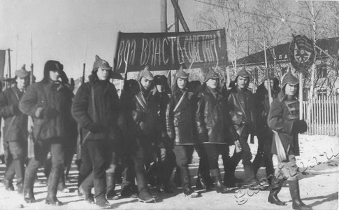 Подробнее о статье Демонстрация, посвященная 50-летию образования комсомола. Колонна «Комсомольцы гражданской войны» (Ед.хр. 4471)